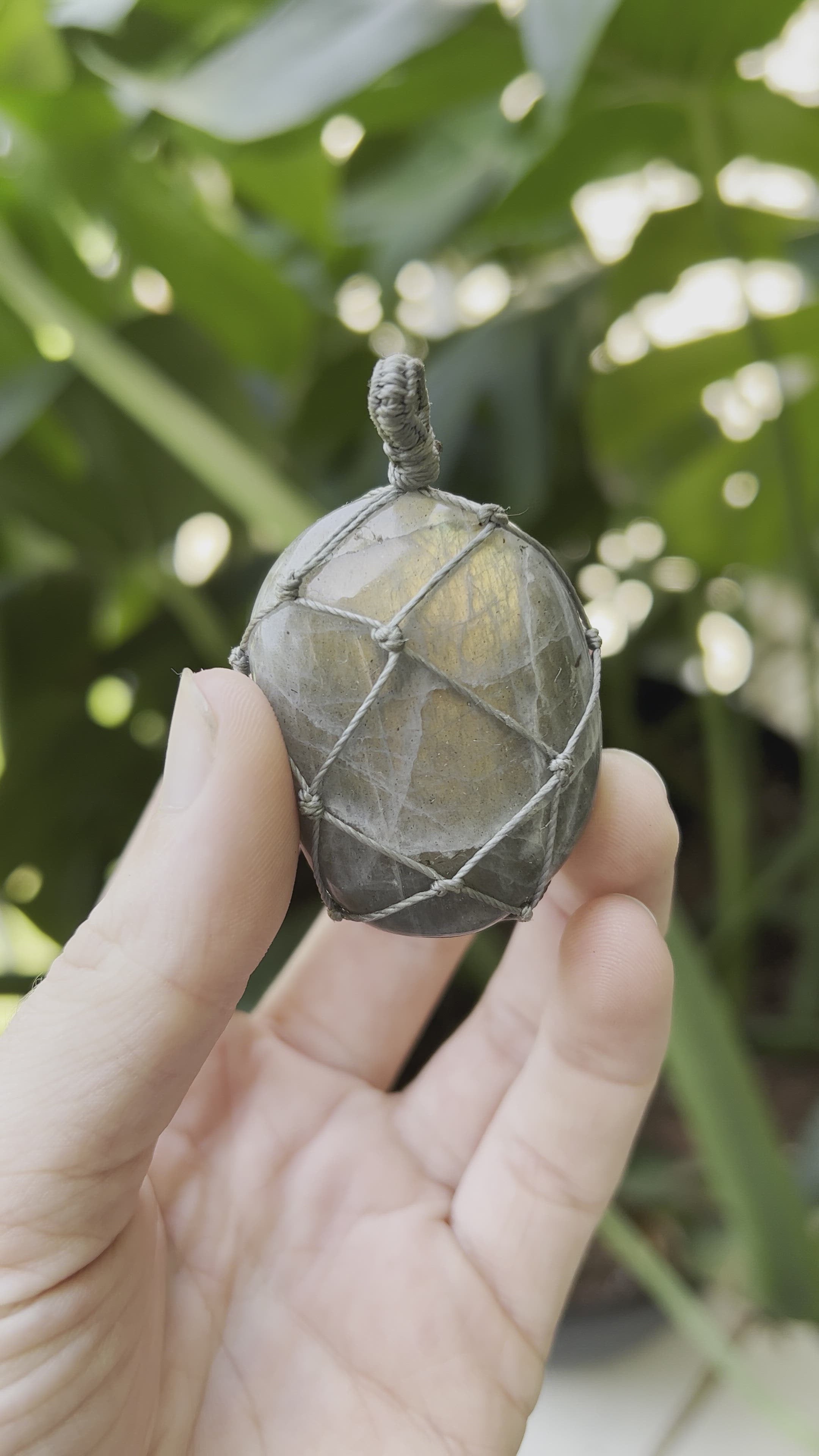 Macramé Labradorite Pendant