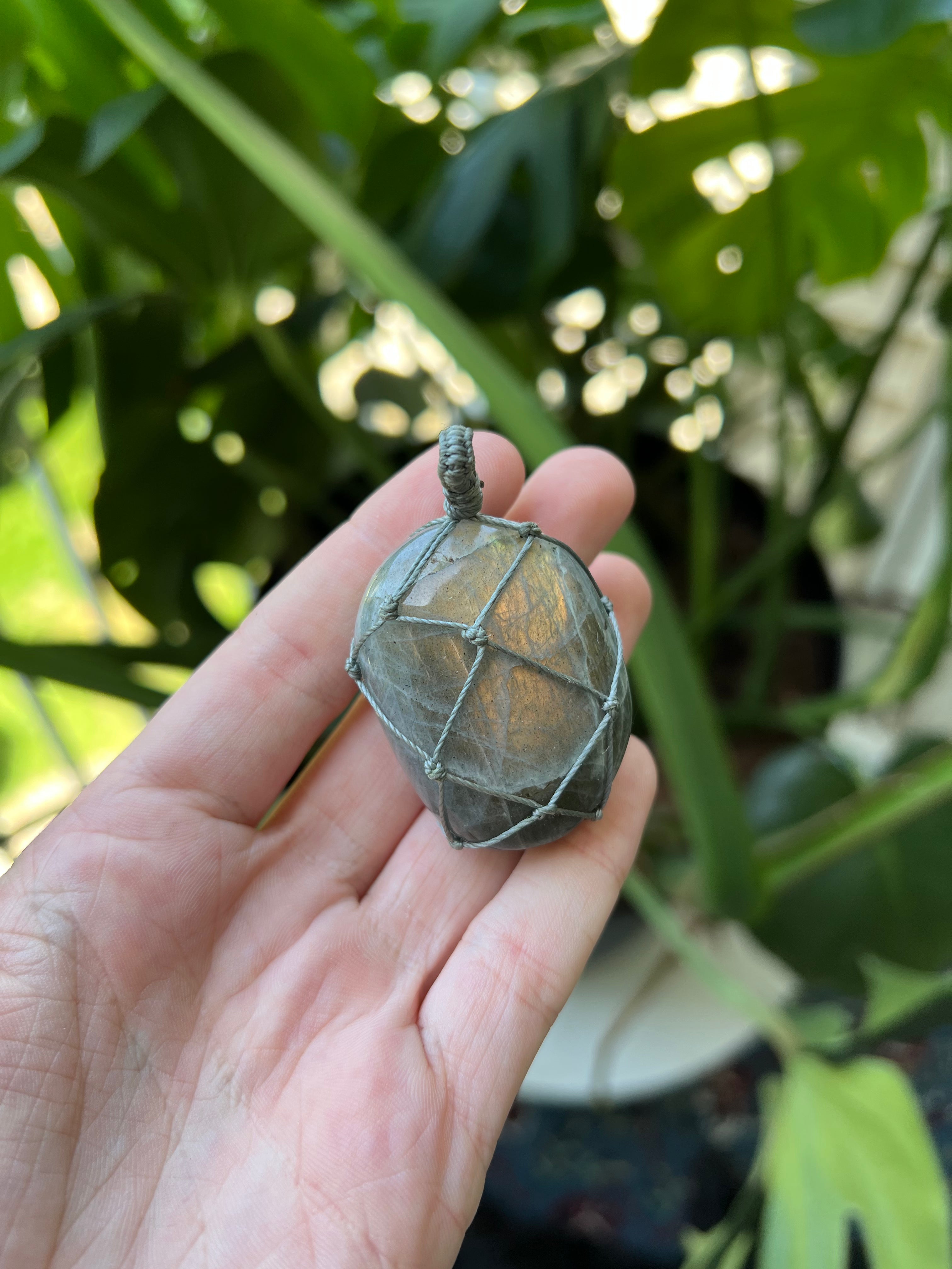 Macramé Labradorite Pendant