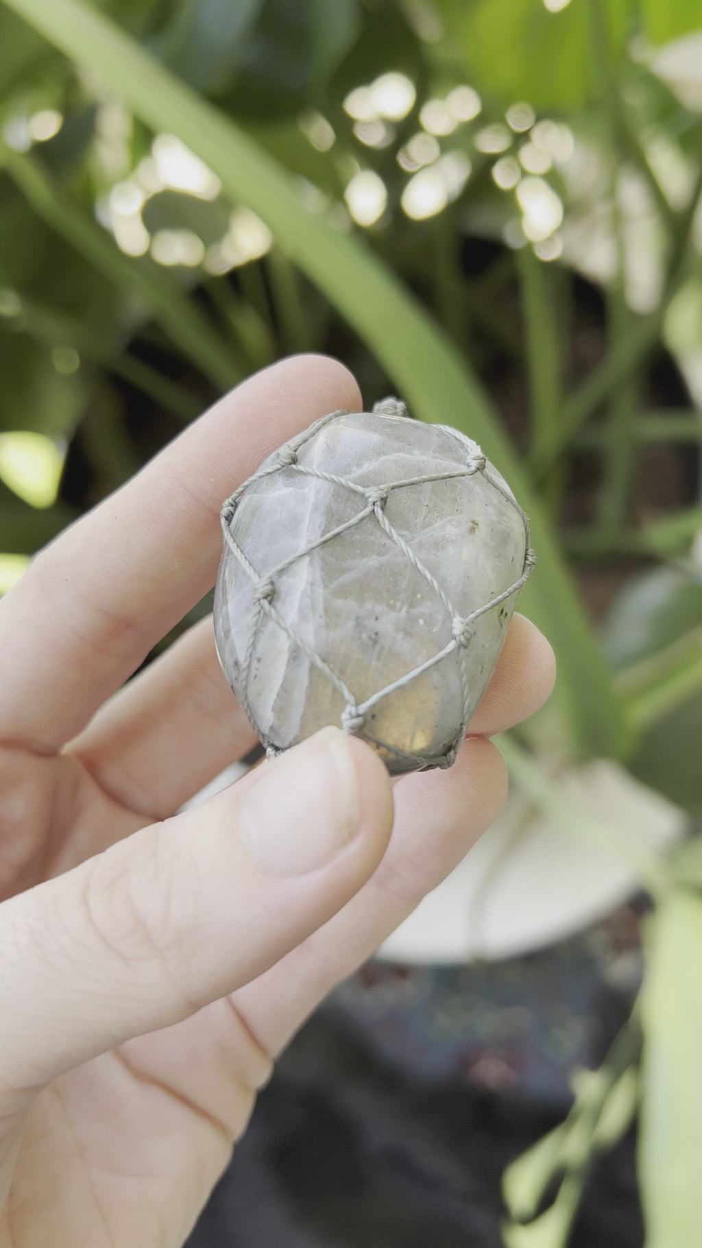 Macramé Labradorite Pendant