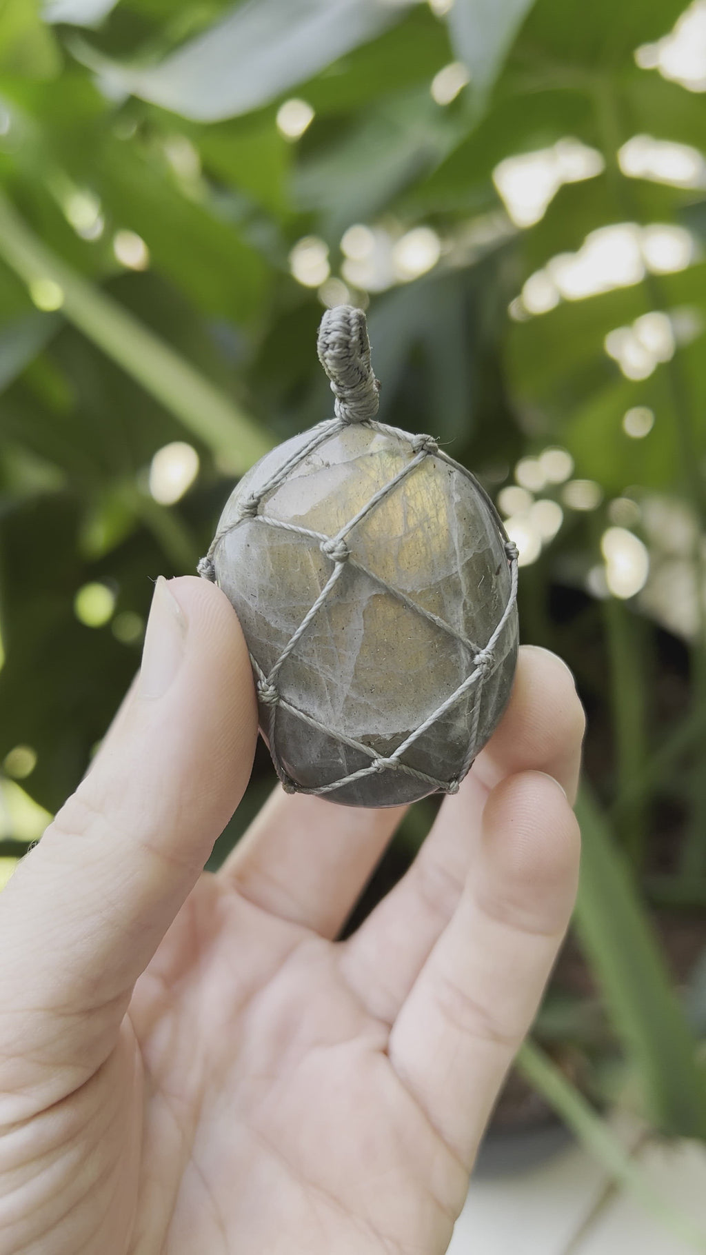 Macramé Labradorite Pendant